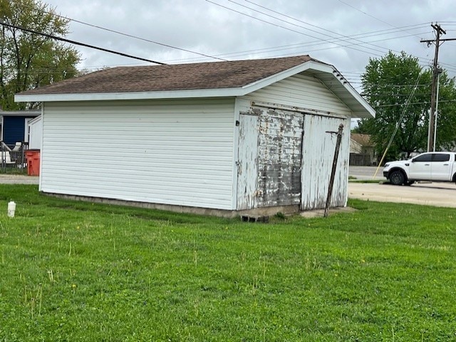 view of outdoor structure with an outdoor structure