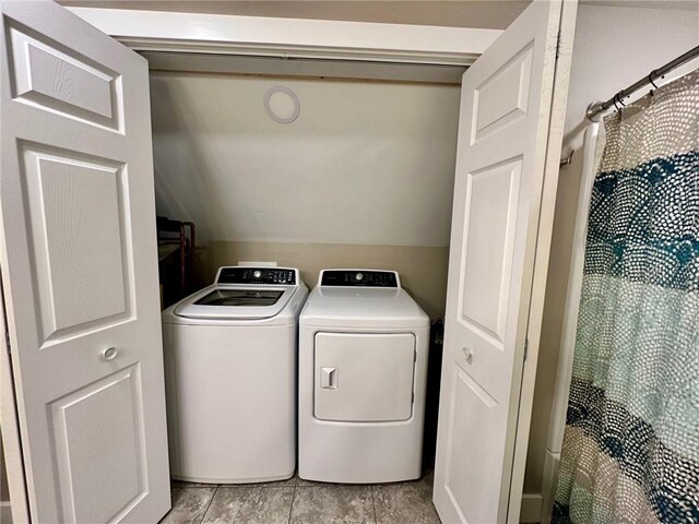 2821 Western Ave, Mattoon, IL 61938 - laundry room with washer and clothes dryer