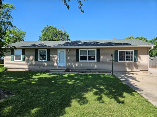 241 S Main St, Argenta, IL 62501 - ranch-style house with a front yard