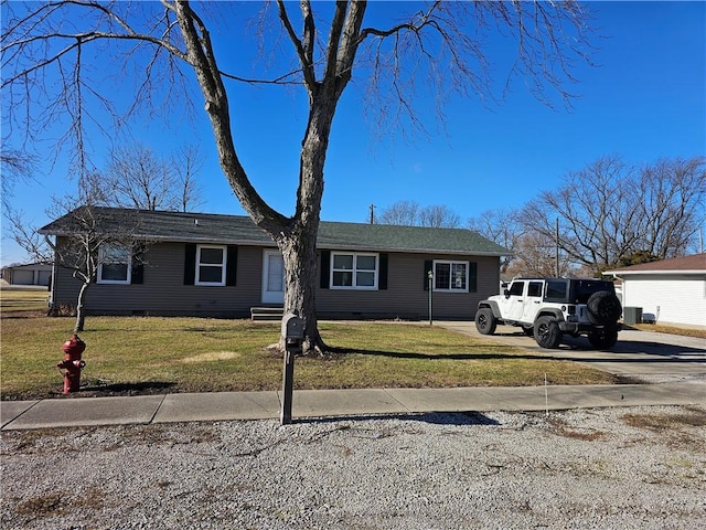 ranch-style house with driveway, crawl space, and a front yard