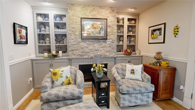 living area with light wood-style flooring