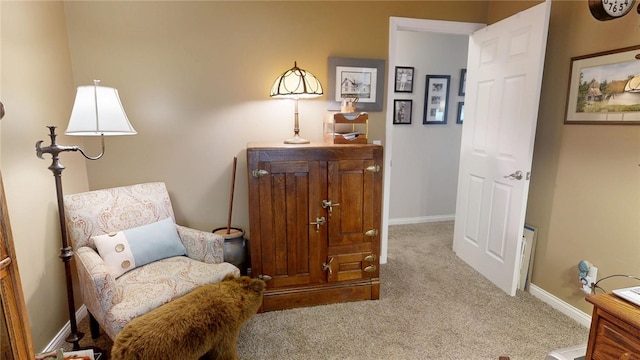 living area with carpet flooring and baseboards