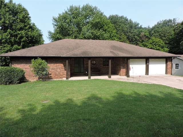 view of front facade featuring a garage and a front lawn