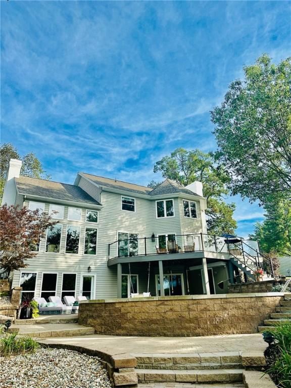 view of front of property featuring covered porch