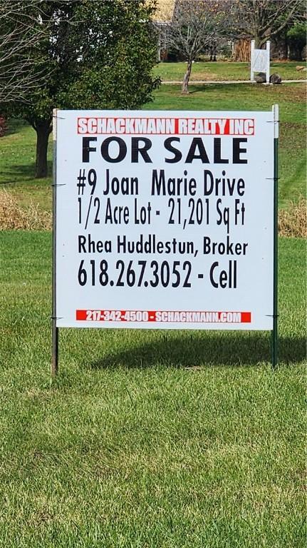 9 Joan Marie Dr, Mattoon, IL 61938