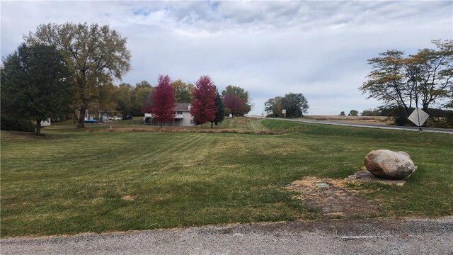 9 Joan Marie Dr, Mattoon, IL 61938