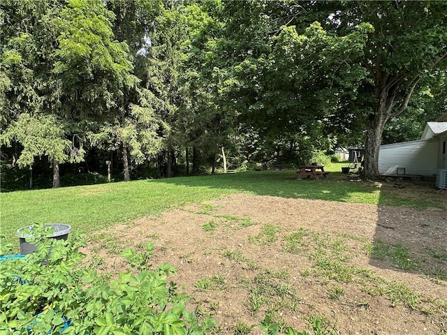 714 Parras St, Danville, IL 61832 - view of green lawn