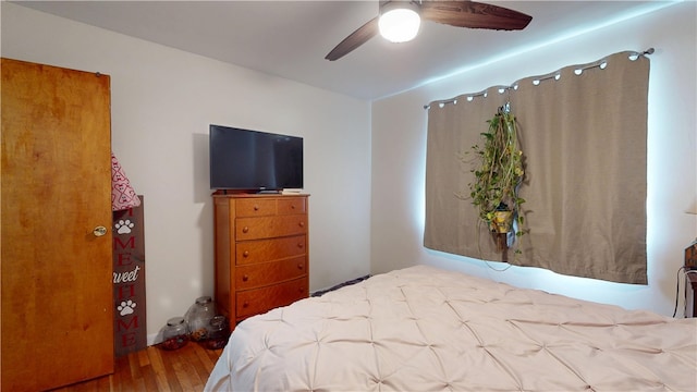 714 Parras St, Danville, IL 61832 - bedroom with wood finished floors and a ceiling fan