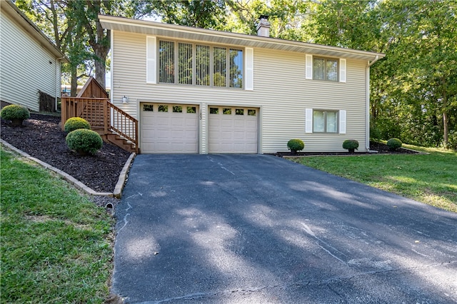 view of front facade featuring a front yard and a garage