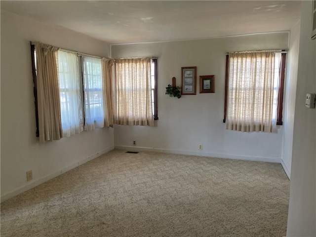510 W Elm St, Hoopeston, IL 60942 - carpeted empty room with baseboards