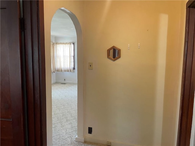 510 W Elm St, Hoopeston, IL 60942 - corridor featuring carpet flooring and arched walkways