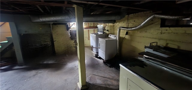 basement with washing machine and dryer