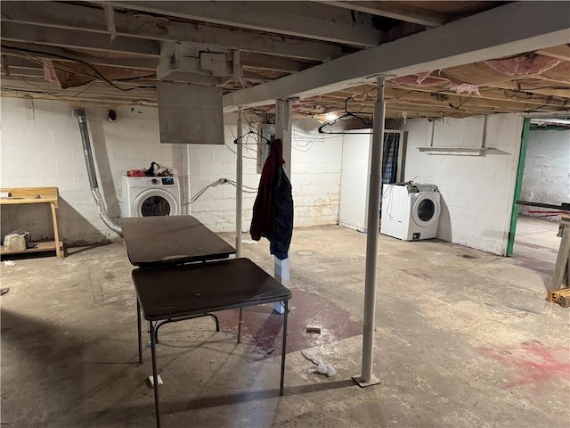 basement featuring washer / dryer