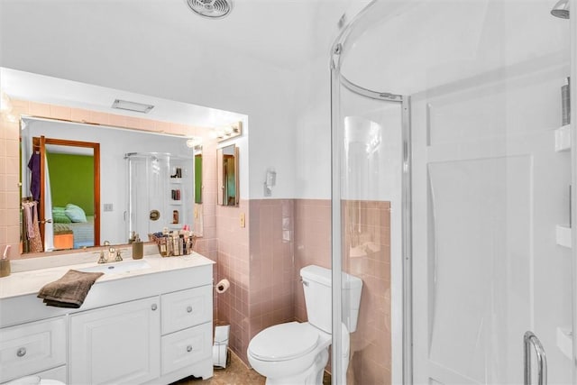 1283 N 1400 E Rd, Shelbyville, IL 62565 - full bathroom with vanity, a stall shower, toilet, tile walls, and ensuite bathroom
