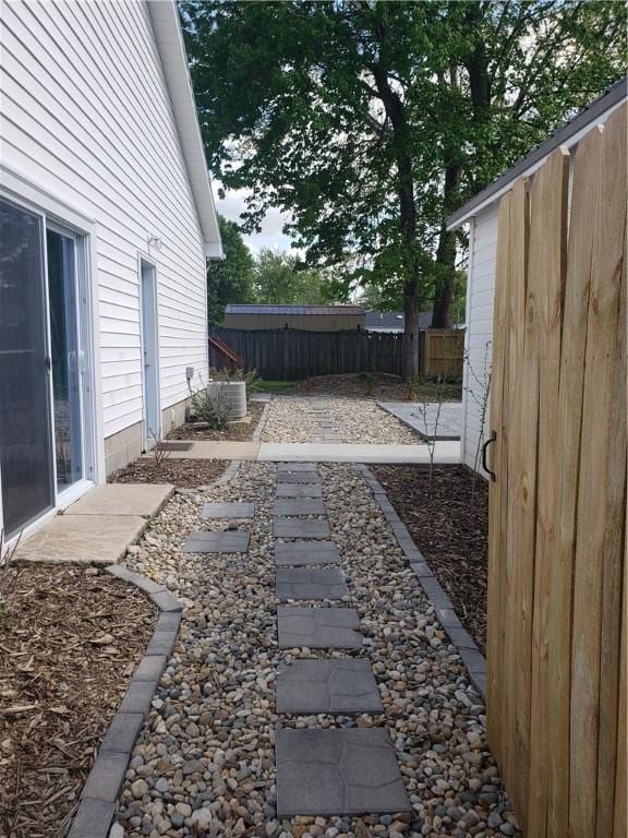 202 S 4th St, Marshall, IL 62441 - view of yard