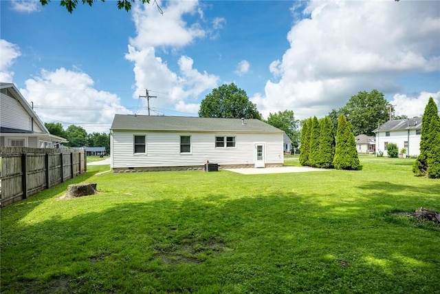 911 Saint Anthony Ave, Effingham, IL 62401 - rear view of property with a patio area and crawl space