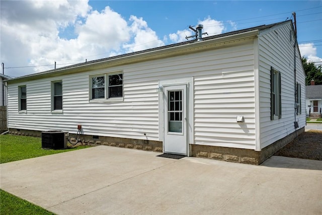 911 Saint Anthony Ave, Effingham, IL 62401 - rear view of house with a patio and crawl space