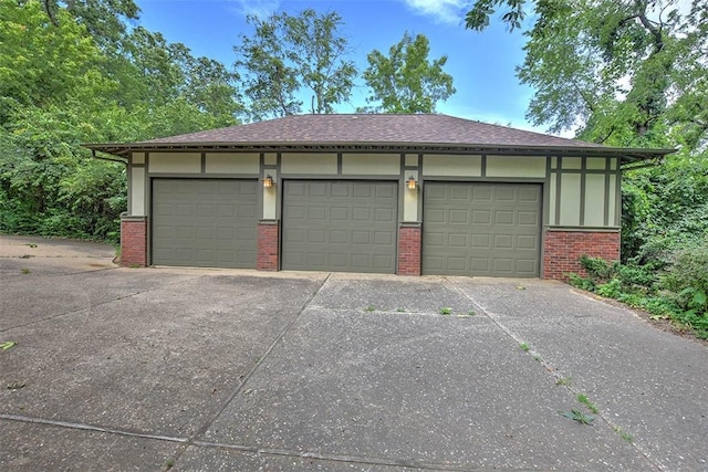 580 Powers Ln, Decatur, IL 62522 - view of garage