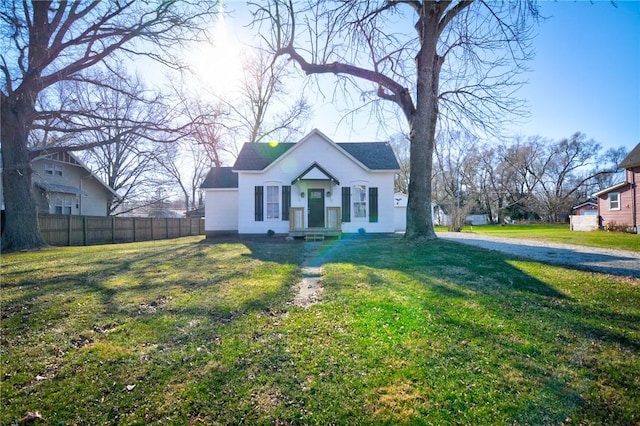 view of front facade with a front lawn