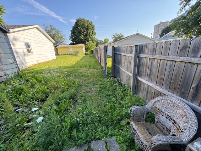 414 S Worth St, Sullivan, IL 61951 - view of yard