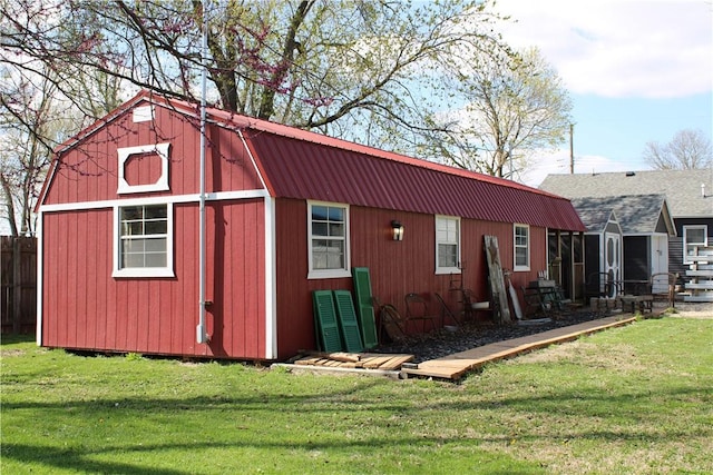 view of outdoor structure with fence and an outdoor structure
