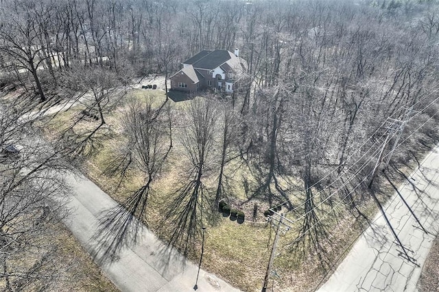 bird's eye view featuring a wooded view