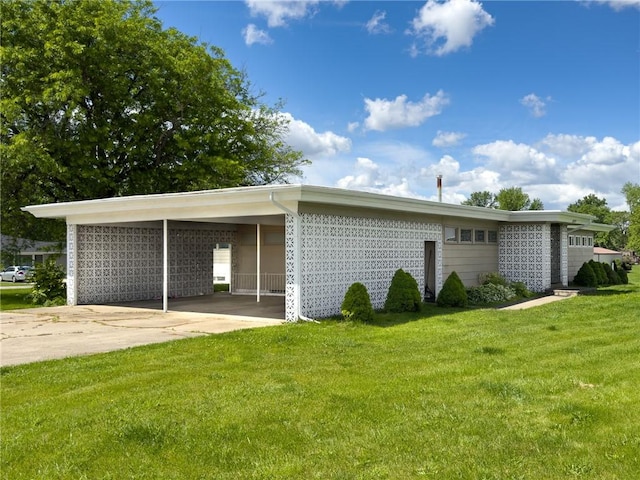 1511 E Fayette Ave, Teutopolis, IL 62467 - view of property exterior with a lawn, driveway, and a carport