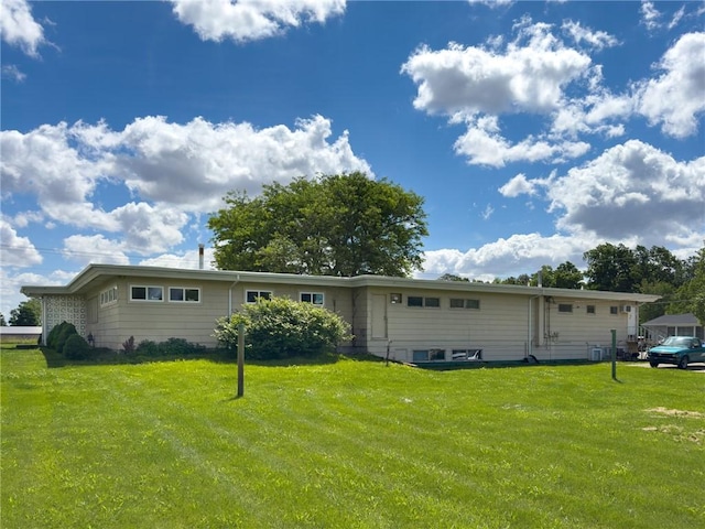 1511 E Fayette Ave, Teutopolis, IL 62467 - view of front of home featuring a front yard