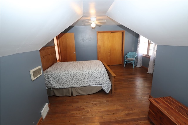 bedroom with ceiling fan, dark hardwood / wood-style floors, and vaulted ceiling