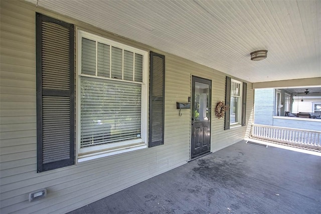 1470 W Decatur St, Decatur, IL 62522 - entrance to property featuring covered porch