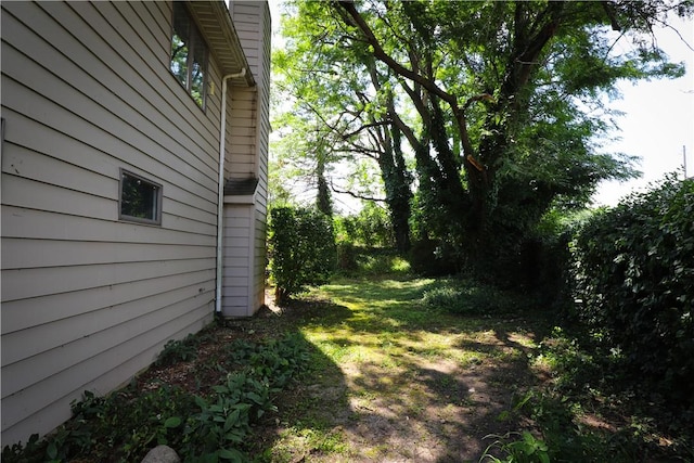 1225 W Pineview Ct, Decatur, IL 62526 - view of yard