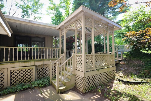 1225 W Pineview Ct, Decatur, IL 62526 - view of wooden terrace