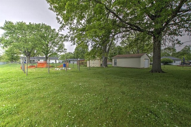 3103 N Oakland Ave, Decatur, IL 62526 - view of yard with an outdoor structure and a shed