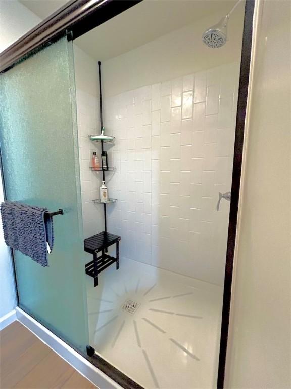 20786 Heritage Ln, Marshall, IL 62441 - bathroom featuring a stall shower