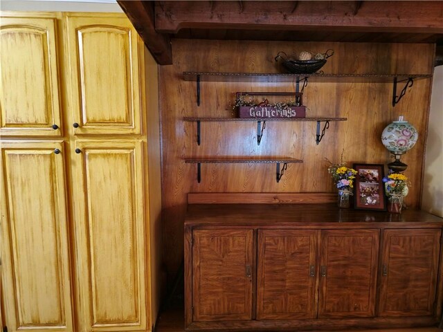 1622 S Cross St, Robinson, IL 62454 - detailed view of wood walls