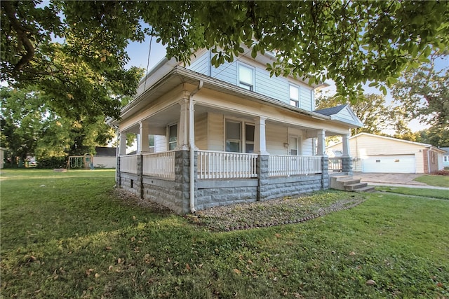 country-style home with an outdoor structure, a front lawn, a porch, and a garage