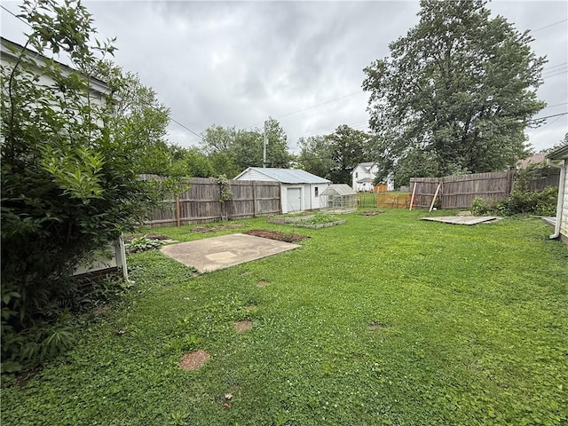 706 Douglas St, Paris, IL 61944 - view of yard featuring an outdoor structure and a patio