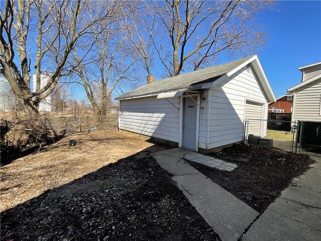 108 W Virginia Ave, Effingham, IL 62401 - view of outbuilding featuring an outdoor structure and fence
