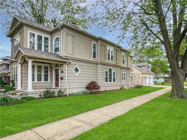 view of front facade with a front lawn