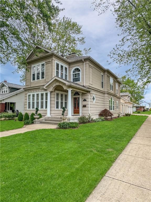 view of front of home with a front yard