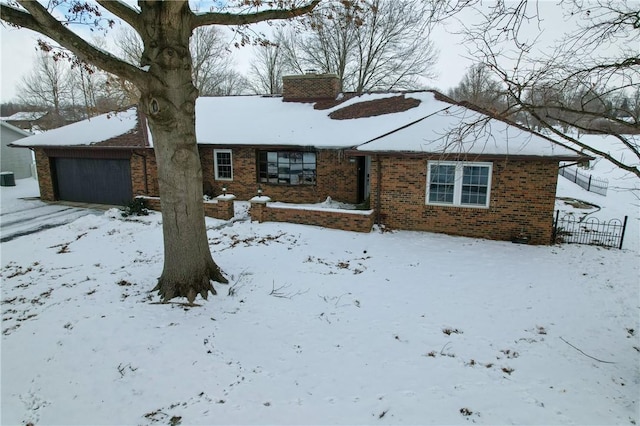 view of front facade with a garage