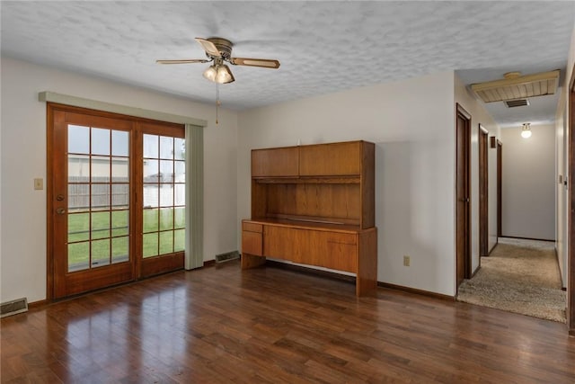 1009 Henrietta St, Effingham, IL 62401 - spare room featuring ceiling fan, dark wood-style flooring, and a textured ceiling