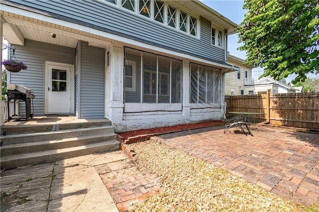 1440 W Decatur St, Decatur, IL 62522 - entrance to property with a patio area