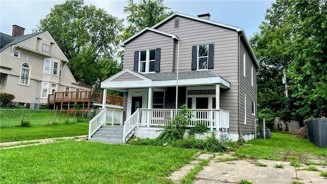 view of front of property featuring a front lawn and covered porch