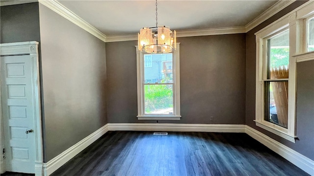 unfurnished room featuring ornamental molding, dark hardwood / wood-style floors, and an inviting chandelier