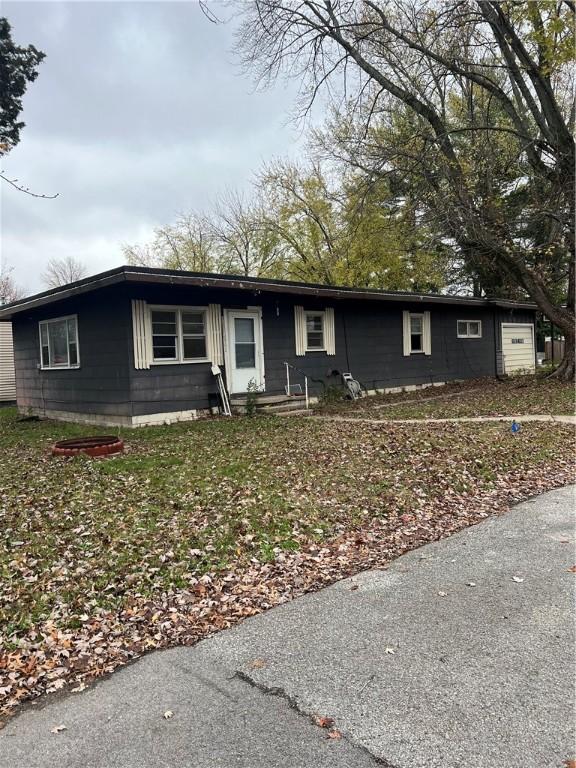 902 N Robb St, Robinson, IL 62454 - view of ranch-style house