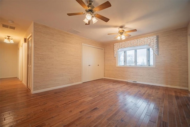 spare room featuring dark hardwood / wood-style floors and ceiling fan