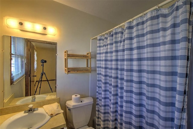 bathroom with a shower with curtain, toilet, and vanity