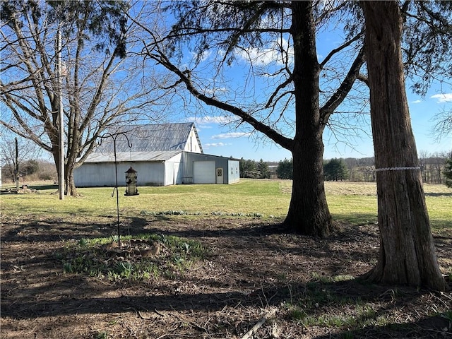 view of yard featuring an outbuilding and an outdoor structure