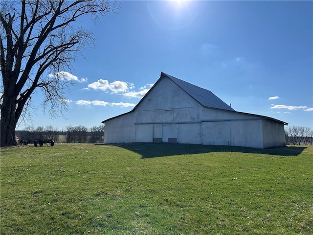view of barn with a lawn